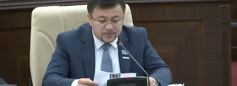 Депутат Жарқынбек Амантайұлы науқаншылдықты сынға алып, көшпелі «Кітап астанасын» белгілеуді ұсынды
