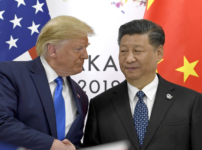 «Қытай бізге кіріптар». Трамп Қытайға «жылы қабақ танытып», баж салығын төмендетуі мүмкін