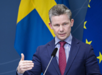 Швецияның Қорғаныс министрі «Ресеймен соғысатын уақыт жеткенін айтып», қызу дайындыққа көшуге шақырды