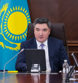 «Қазақстанның қарызы төмен болуға тиіс». Олжас Бектенов Сенат отырысында экономика саясаты туралы айтты