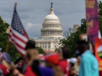 Трамп әкімшілігі 19 елден келген мигрант азаматтың грин-картасын тексермек