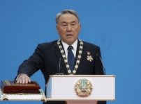 «Үш жылдан бері ұмыт болған мейрам». Нұрсұлтан Назарбаевтың баспасөз қызметі «Тұңғыш президент күнінде» құтты болсын айтты