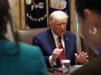 Дональд Трамп “Украинада жаңа сайлау өткізетін уақыт келді” деп мәлімдеді