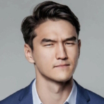 “Қазақстанға көшіп кеткен ресейліктерді шағып сөйлегені үшін”. Ресейде Нұрлан Сабыровтың концерттері өтпей жатыр