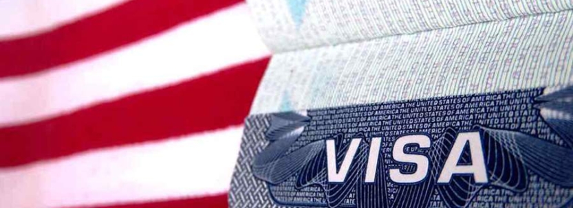 «Біз мұндай адамдарды елден шығарамыз». Америка 100 мыңнан астам визаның күшін жойды