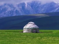 «Қазақстан мен Қырғызстан 2025 жылы туристерге ұнаған елдер қатарына енді». Vogue журналы тізім жариялады