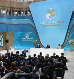 «Қазақстанға вице-президент керек, бірақ премьер-министр керек емес». Саясаттанушы Тоқаевтың «мұрагер дайындап жатқанын» мәлімдеді