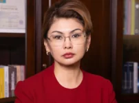Мектеп оқулықтарын жаңарту басталды: 700-ден астам қате түзетіледі