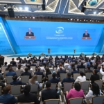Токаев предложил рассмотреть запрет на регистрацию в соцсетях пользователей младше 16 лет