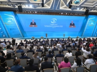 Токаев предложил рассмотреть запрет на регистрацию в соцсетях пользователей младше 16 лет