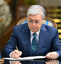 Тоқаев бір топ ұстазды мемлекеттік наградалармен марапаттау туралы Жарлыққа қол қойды