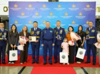 Орман өрттерін сөндіруге қатысқан әскери ұшқыштар марапатталды
