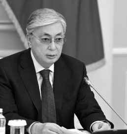 Тоқаев Маңғыстауда қаза тапқан әскери қызметшілердің отбасына көңіл айтты