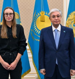 Тоқаев Елена Рыбакинаны III дәрежелі «Барыс» орденімен марапаттады