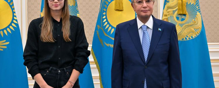 Тоқаев Елена Рыбакинаны III дәрежелі «Барыс» орденімен марапаттады