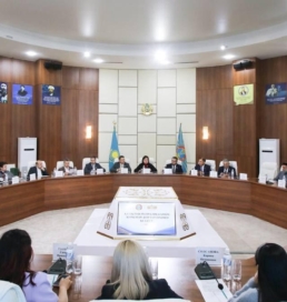 Астанада Құрылтай депутаттары қоғамдық диалогты дамыту мәселесін талқылады