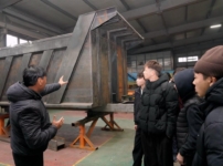 Астанада колледж студенттері машина жасау кәсіпорнында өндірістік тәжірибемен танысты