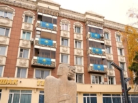 В Астане вывесили более 200 флагов ко Дню Республики