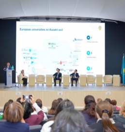 Астанада Erasmus+ түлектері жоғары білімге жасанды интеллектіні енгізу мәселесін талқылады